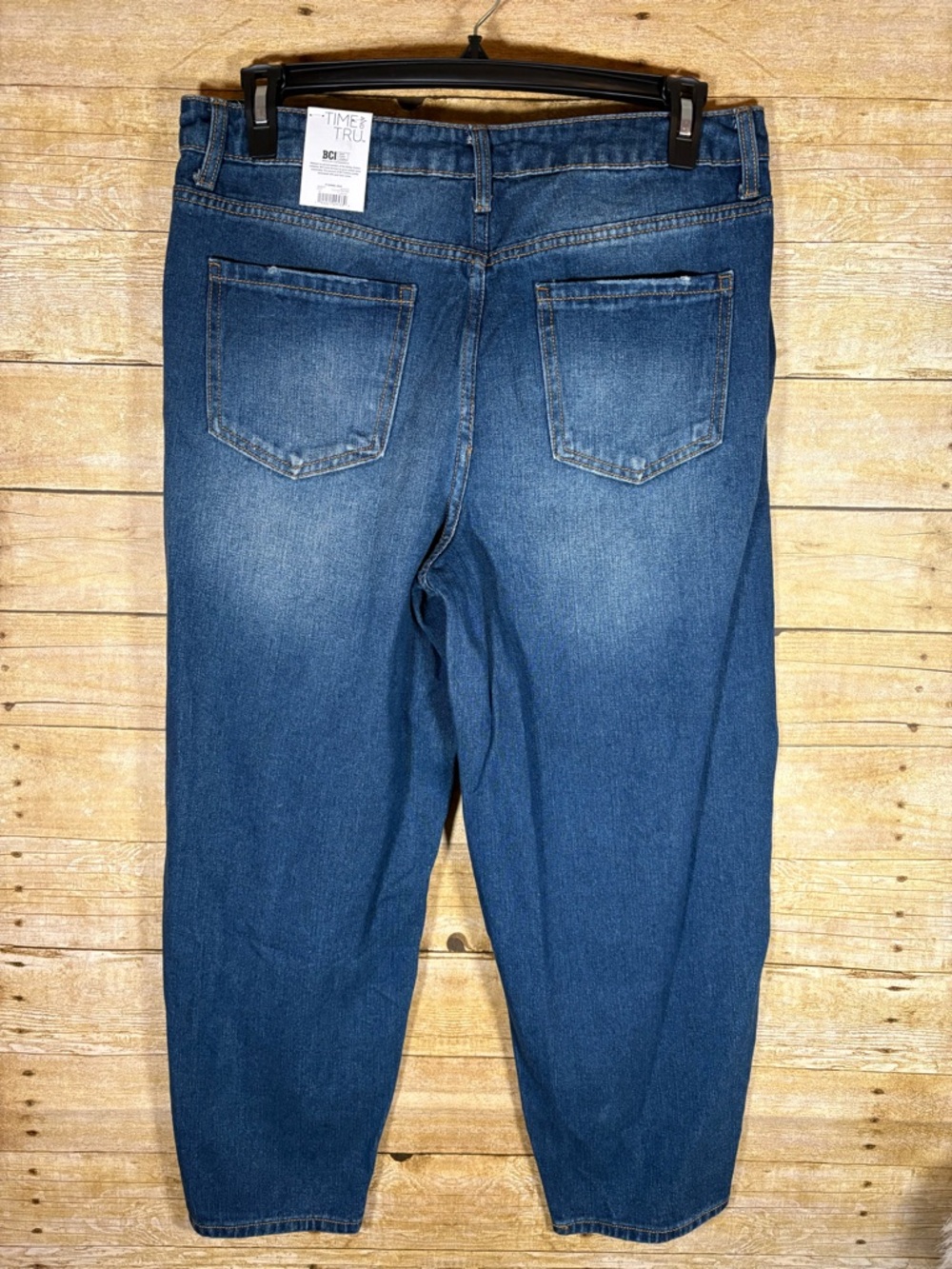 Time and Tru Women's Dark Blue Cropped Distressed Jeans - Picture 2 of 9
